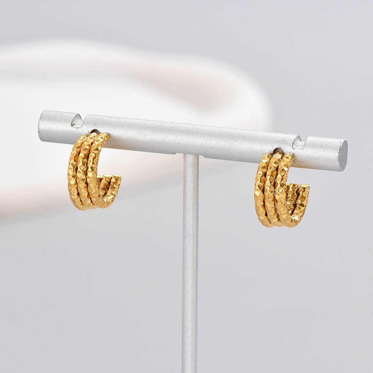 1 Pair Simple Style Classic Style Solid Color Plating Titanium Steel 18k Gold Plated Gold Plated Hoop Earrings display picture 7