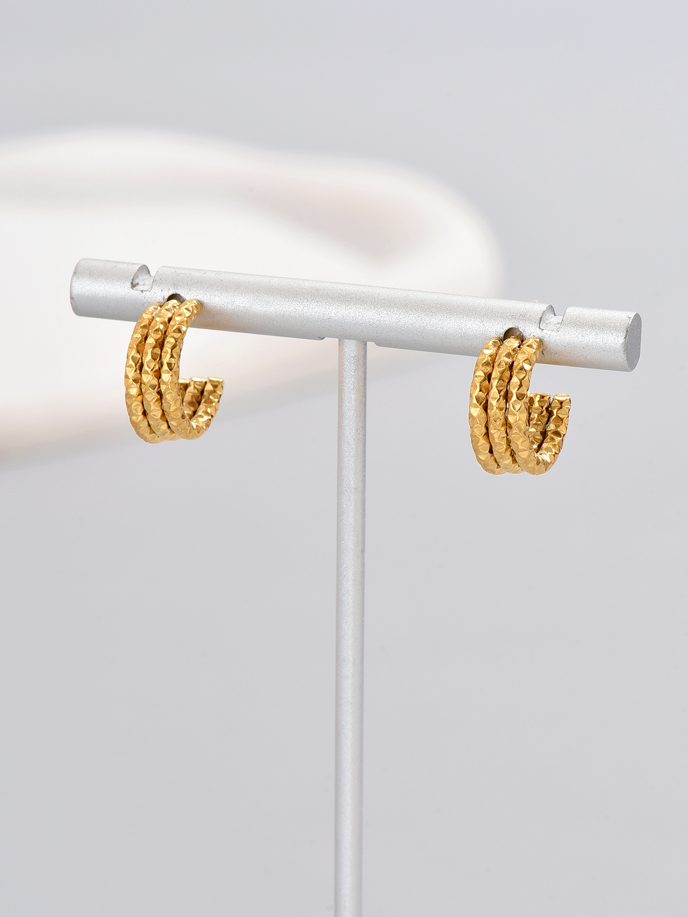 1 Pair Simple Style Classic Style Solid Color Plating Titanium Steel 18k Gold Plated Gold Plated Hoop Earrings display picture 3