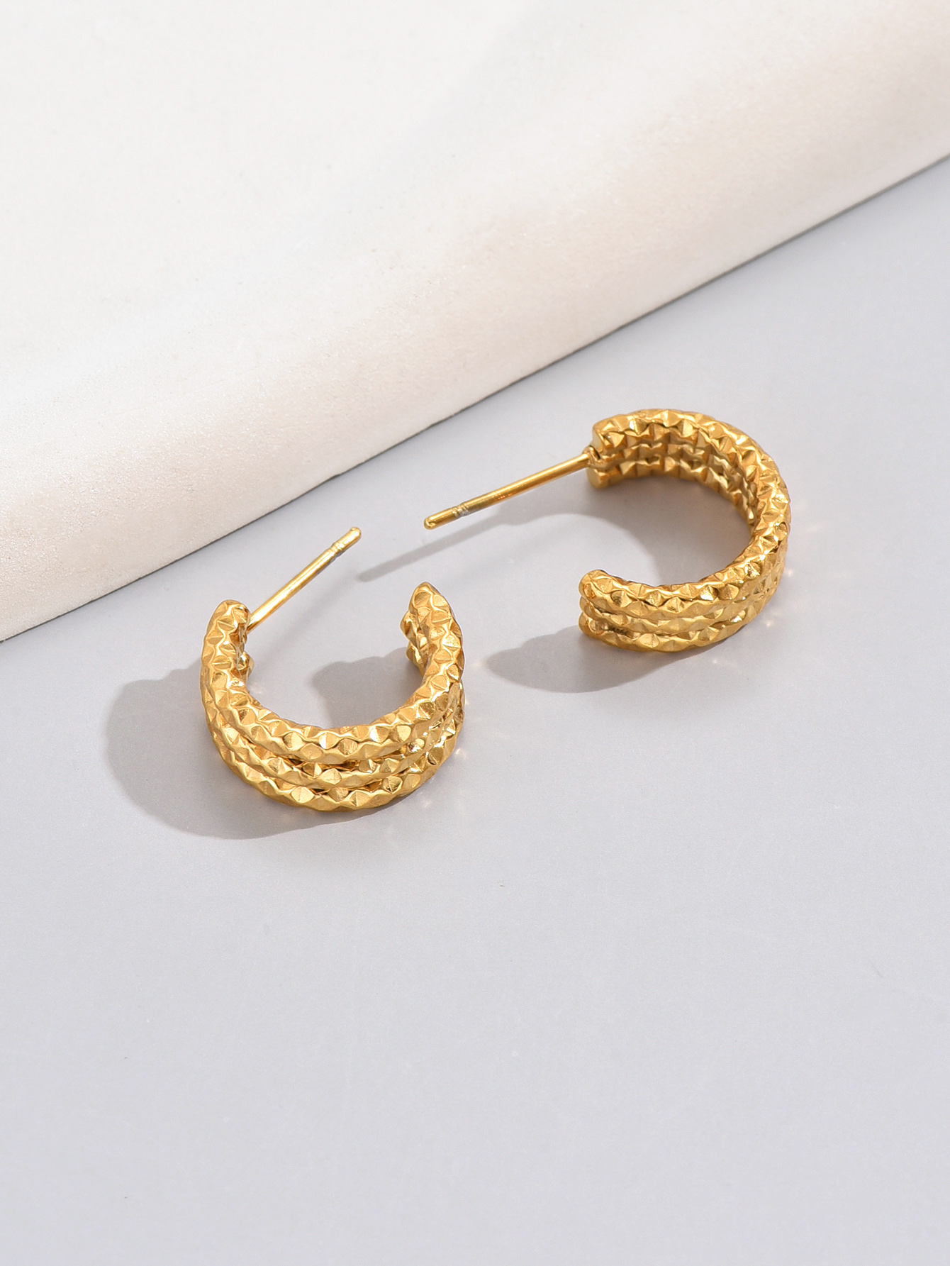 1 Pair Simple Style Classic Style Solid Color Plating Titanium Steel 18k Gold Plated Gold Plated Hoop Earrings display picture 5
