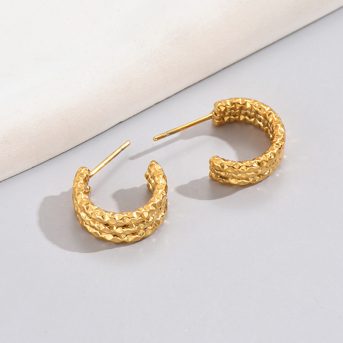 1 Pair Simple Style Classic Style Solid Color Plating Titanium Steel 18k Gold Plated Gold Plated Hoop Earrings display picture 6