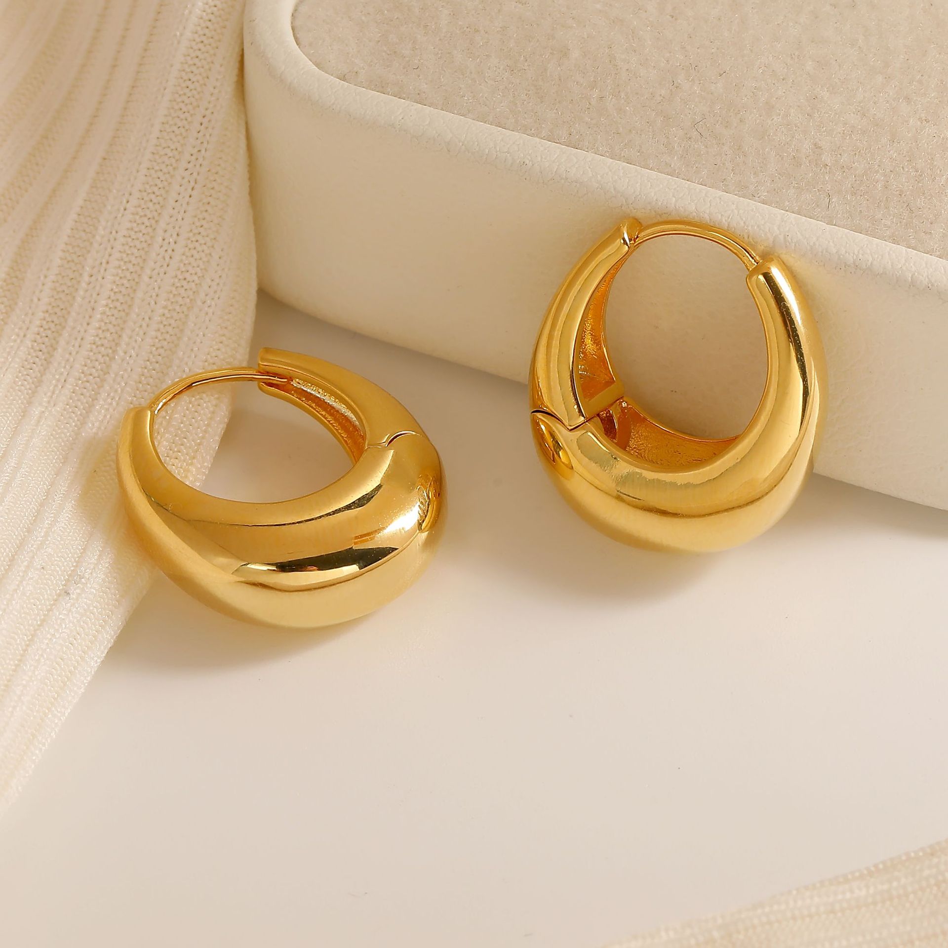 1 Pair Simple Style Classic Style Geometric Solid Color Plating 304 Stainless Steel K Gold Plated Rhodium Plated Ear Clip display picture 4