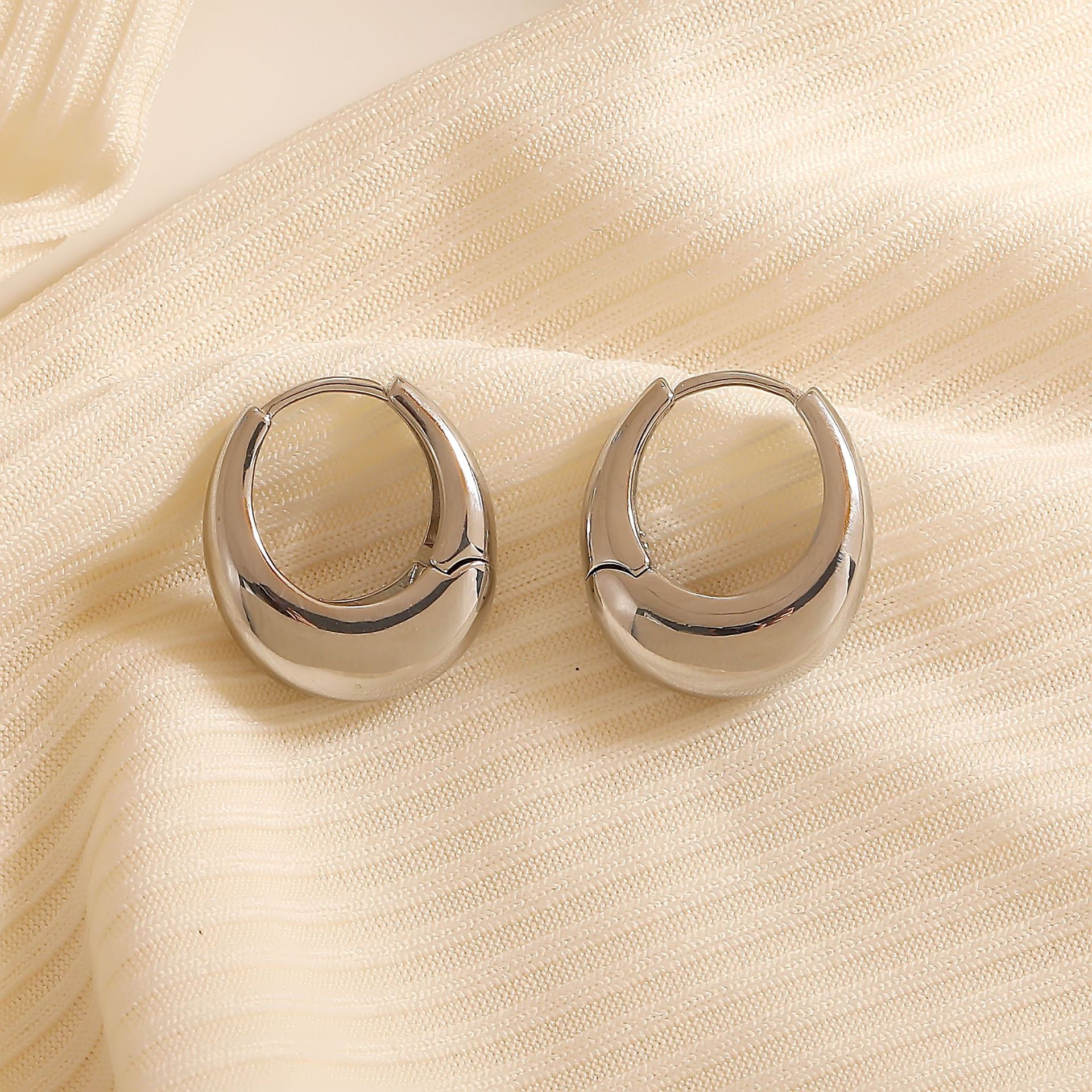 1 Pair Simple Style Classic Style Geometric Solid Color Plating 304 Stainless Steel K Gold Plated Rhodium Plated Ear Clip display picture 6