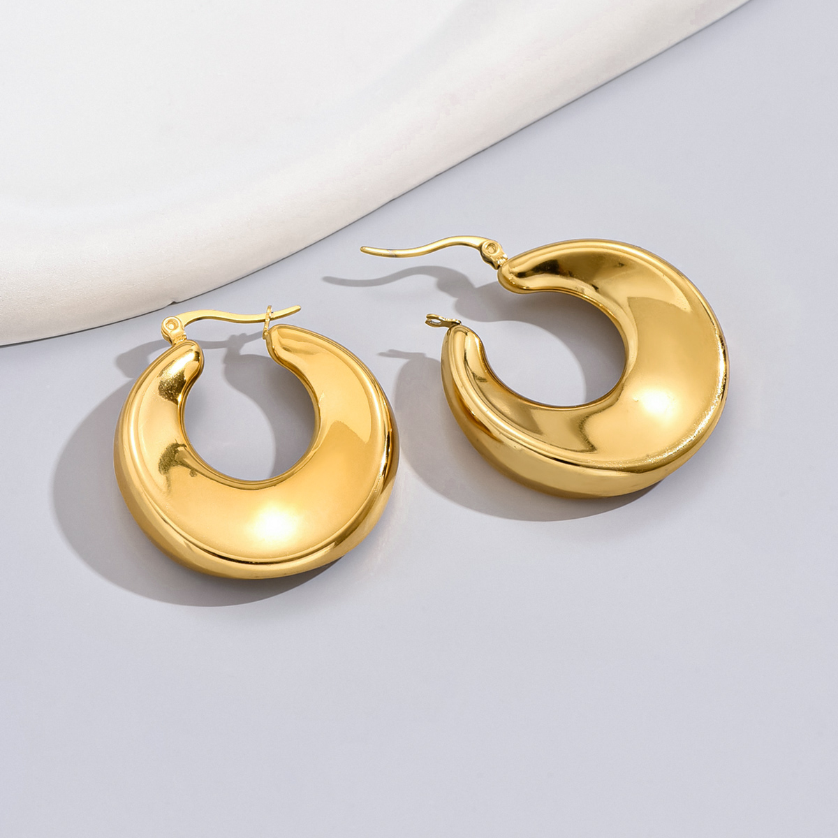1 Pair Simple Style Classic Style C Shape Plating Titanium Steel 18k Gold Plated Silver Plated Ear Studs display picture 3
