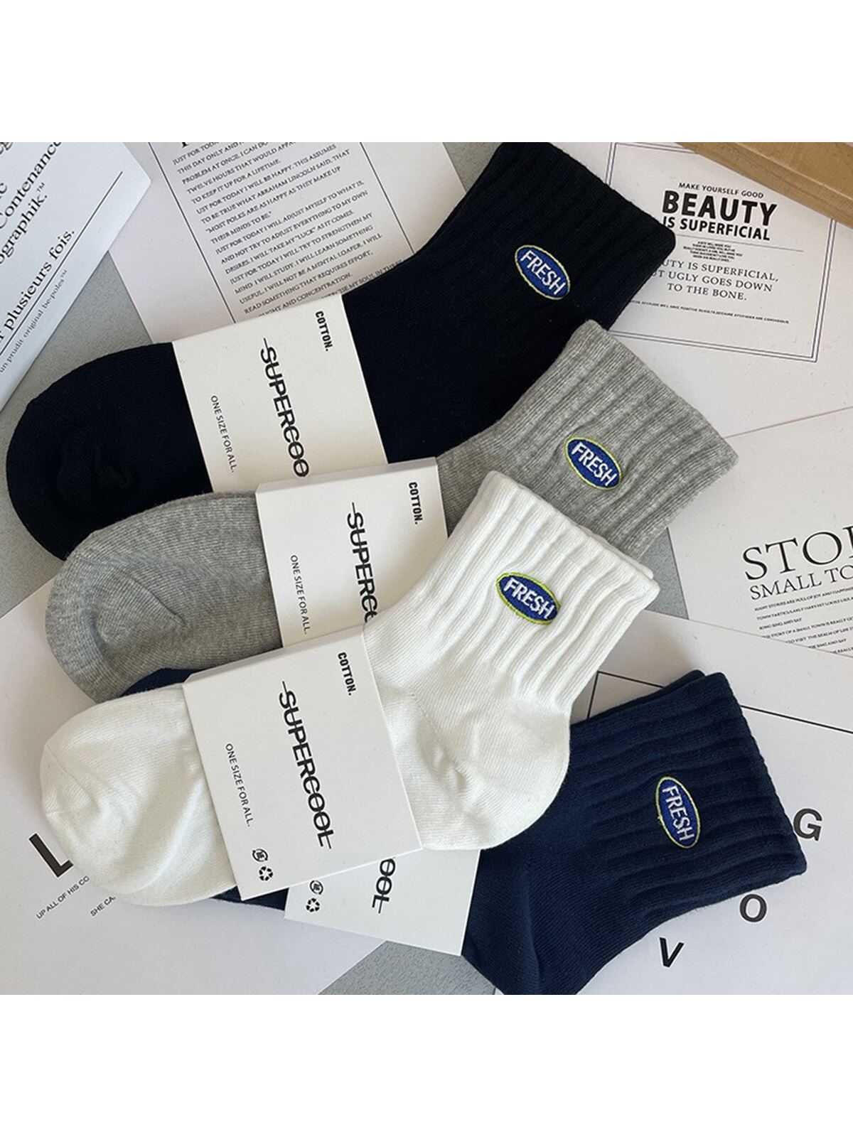 Unisex Casual Solid Color Cotton Crew Socks 1 Set display picture 4