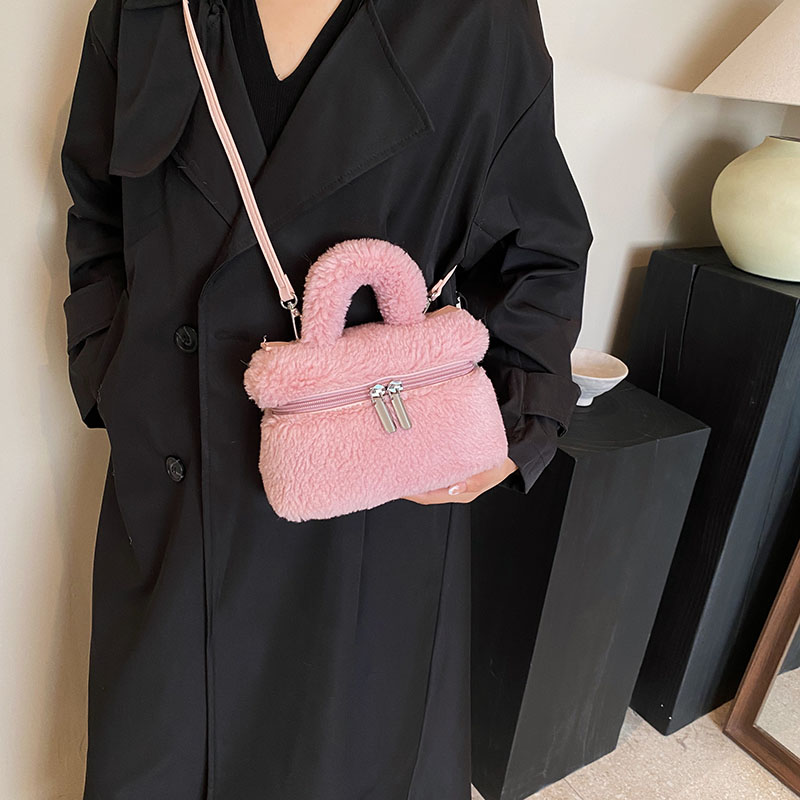 Women's All Seasons Plush Solid Color Cute Square Zipper Handbag display picture 7