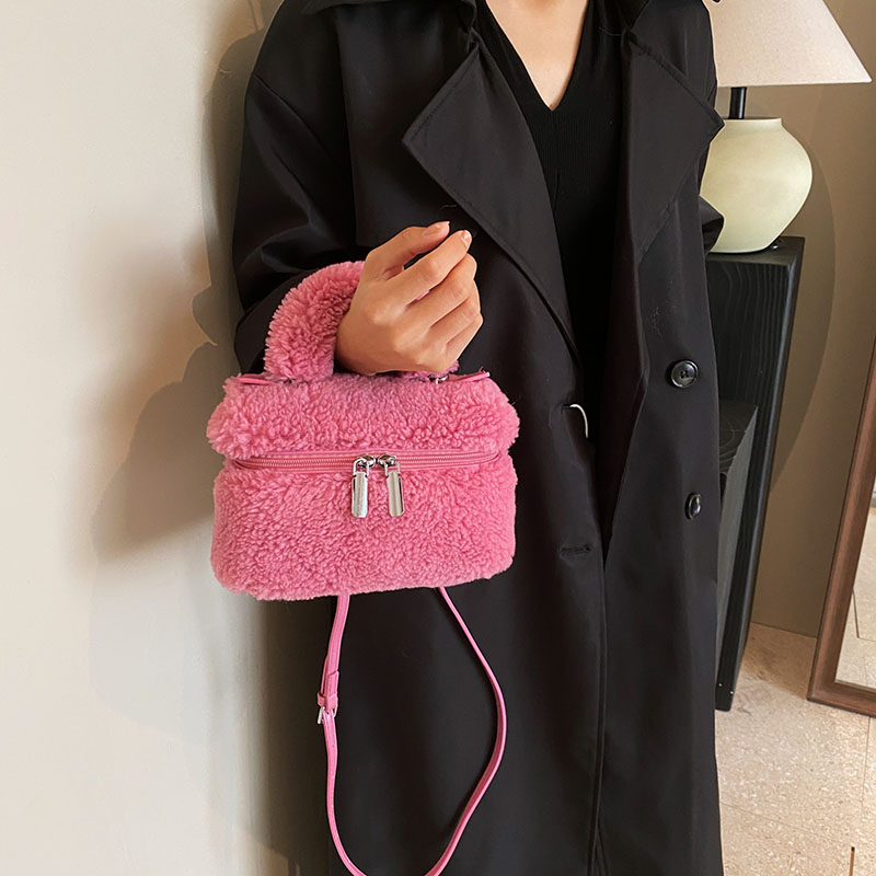 Women's All Seasons Plush Solid Color Cute Square Zipper Handbag display picture 5
