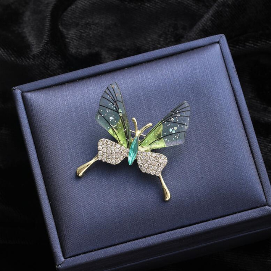 Vintage Style Butterfly Alloy Plating Inlay Acrylic Rhinestones Women's Brooches display picture 11
