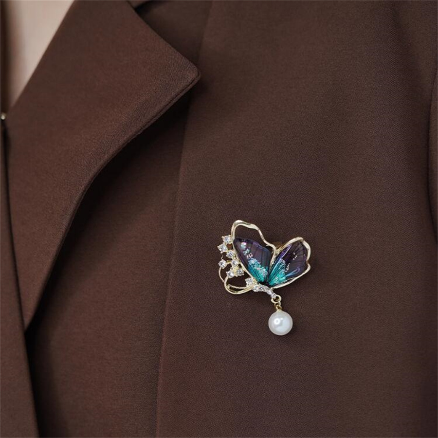 Vintage Style Butterfly Alloy Plating Inlay Acrylic Rhinestones Women's Brooches display picture 1