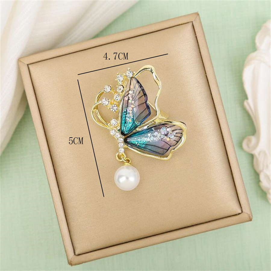 Vintage Style Butterfly Alloy Plating Inlay Acrylic Rhinestones Women's Brooches display picture 5