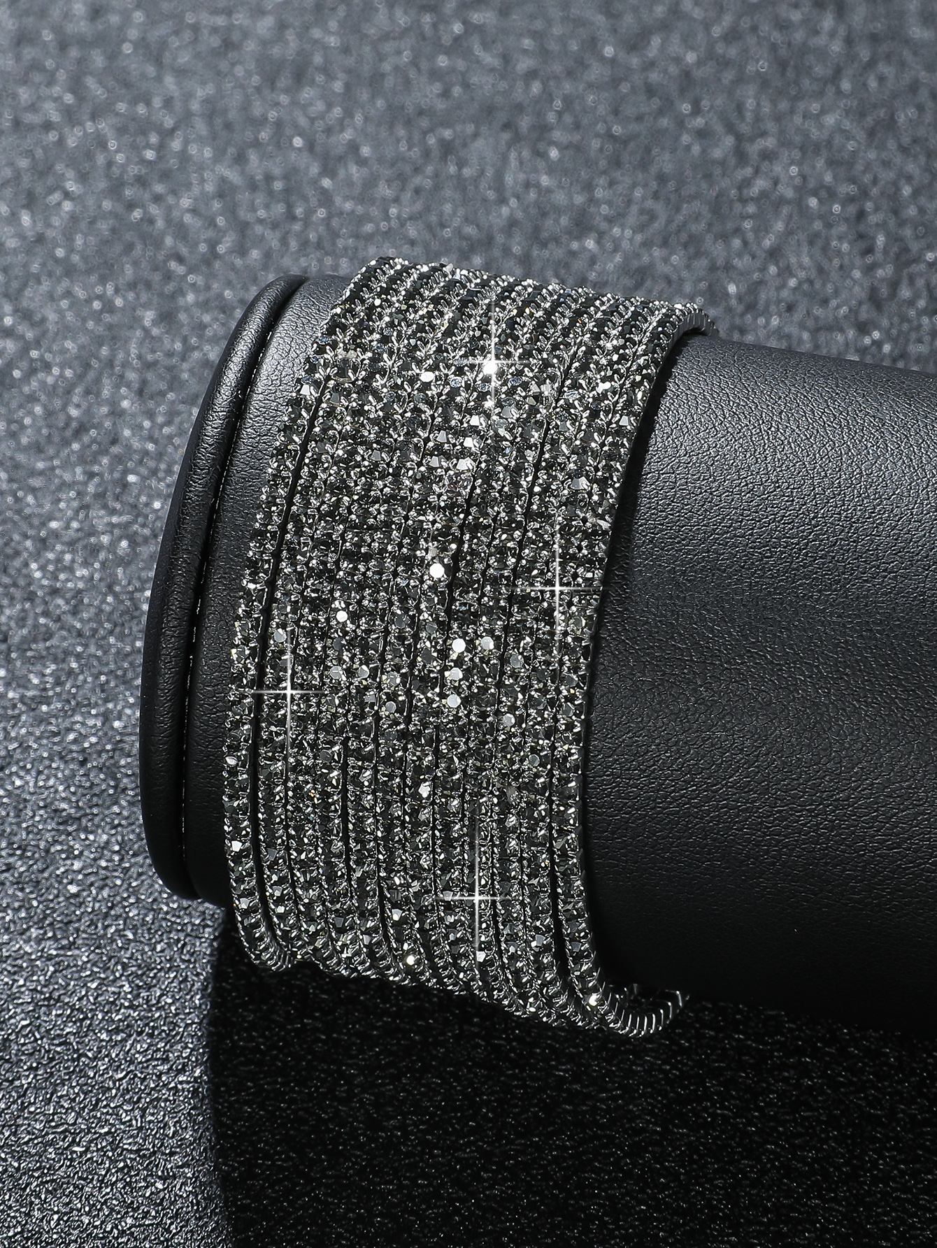 Elegant Vacation Solid Color Alloy Inlay Rhinestones Silver Plated Women's Bracelets display picture 3