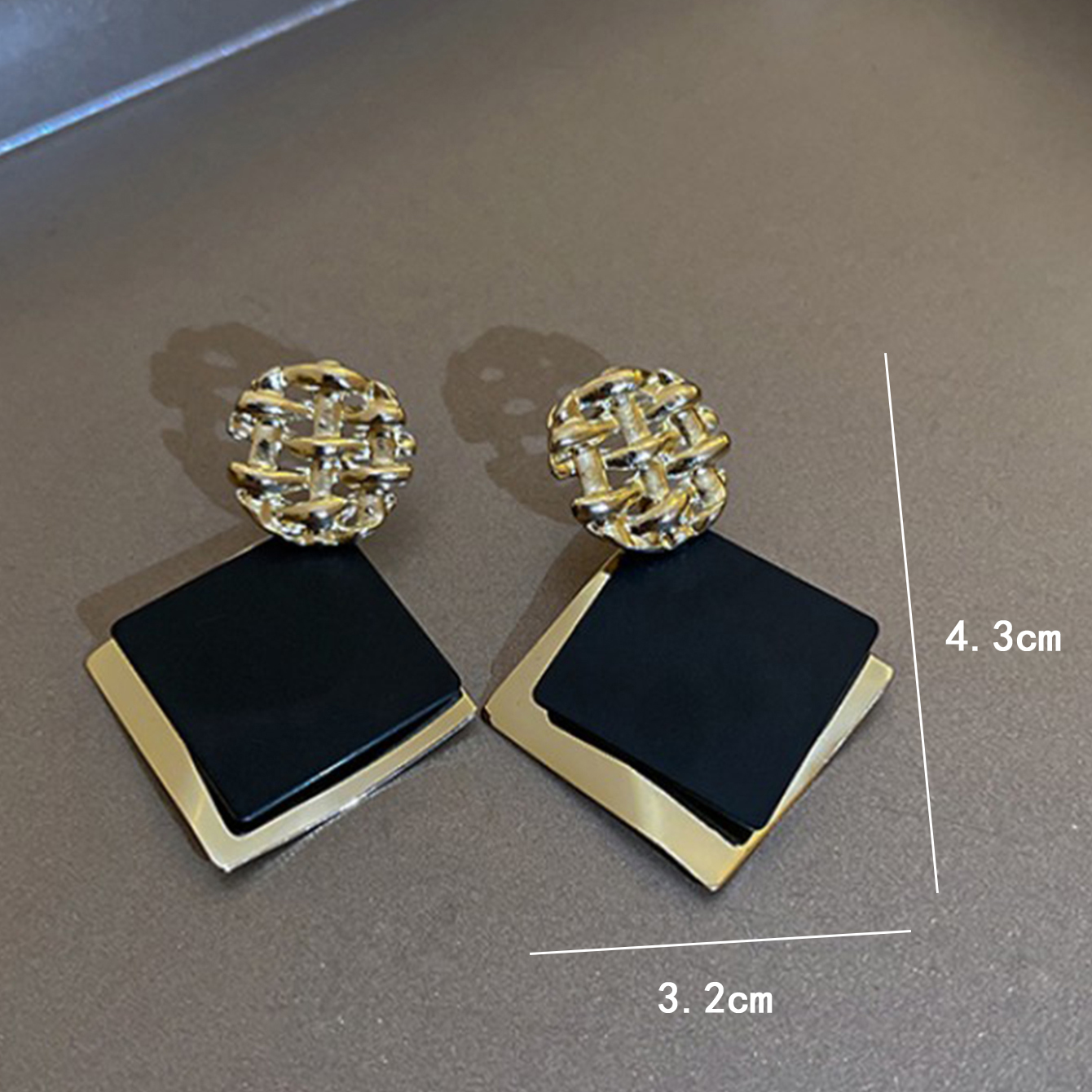 1 Pair Vintage Style Square Plating Alloy Gold Plated Ear Studs display picture 6
