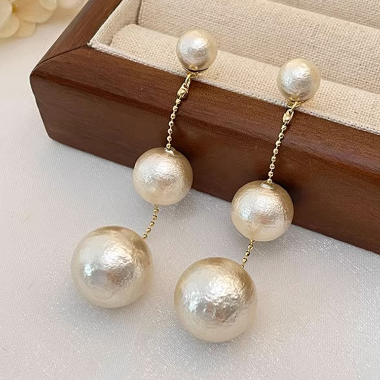 1 Pair Simple Style Solid Color Plating Cotton Pearl Gold Plated Drop Earrings display picture 5