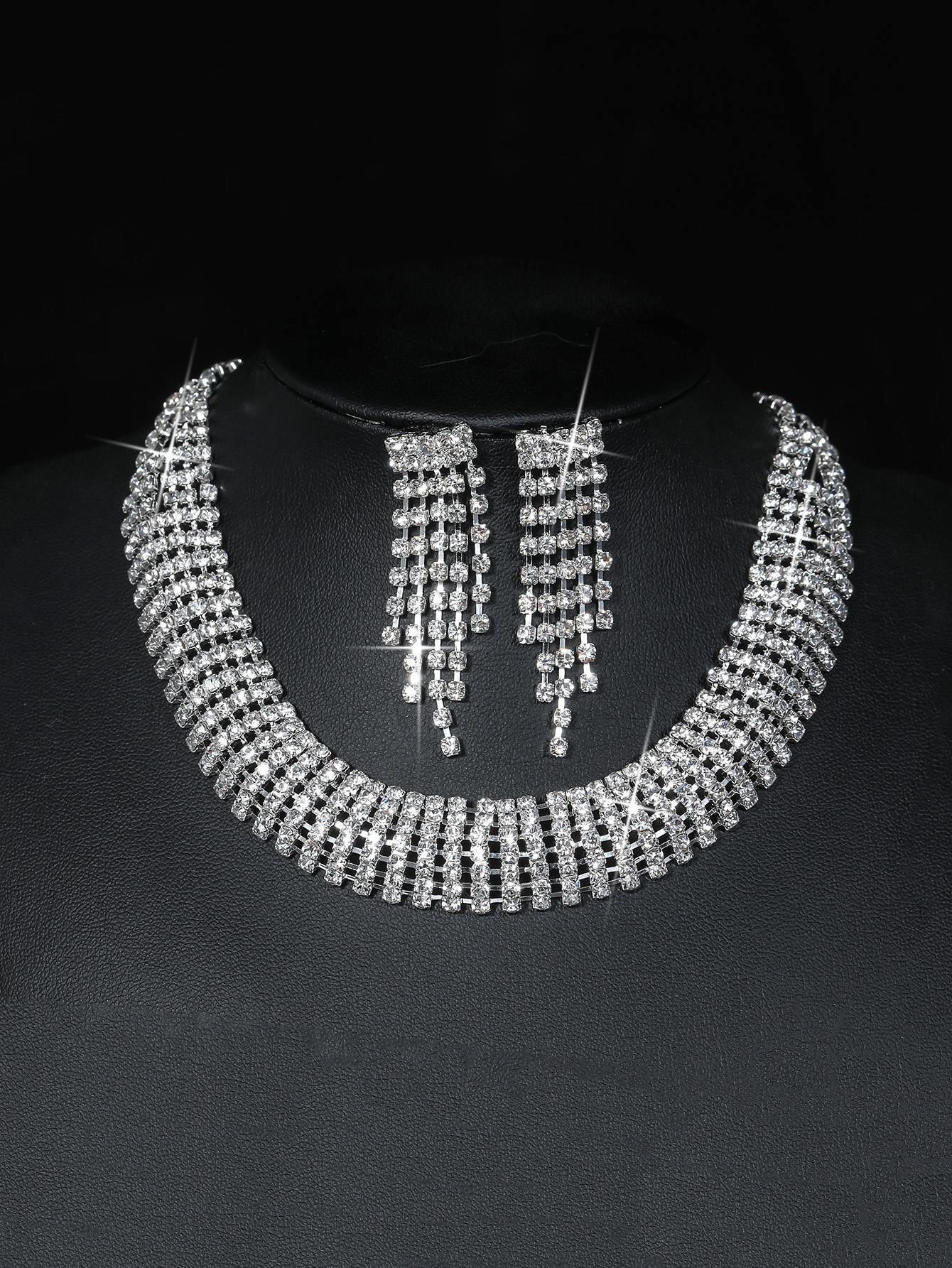 Elegante Brillante Color Sólido Aleación Embutido Diamantes De Imitación Plateado Mujeres Aretes Collar display picture 2