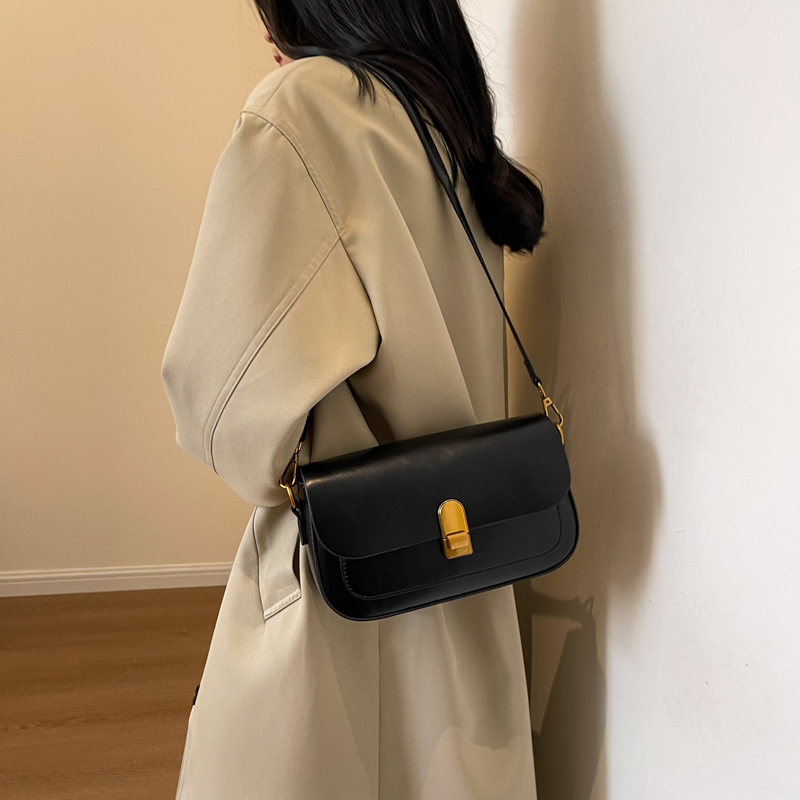 Women's Pu Leather Solid Color Elegant Square Magnetic Buckle Shoulder Bag Crossbody Bag display picture 2