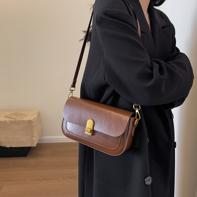 Women's Pu Leather Solid Color Elegant Square Magnetic Buckle Shoulder Bag Crossbody Bag display picture 1