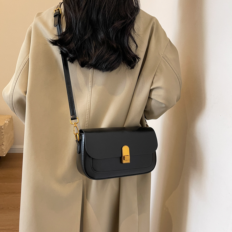 Women's Pu Leather Solid Color Elegant Square Magnetic Buckle Shoulder Bag Crossbody Bag display picture 9