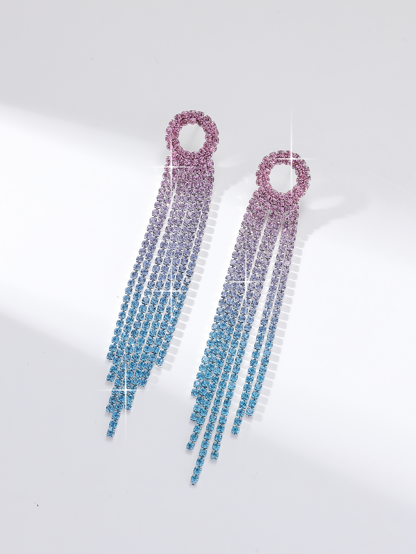 1 Pair Vintage Style Solid Color Plating Hollow Out Inlay Alloy Rhinestones Drop Earrings display picture 2