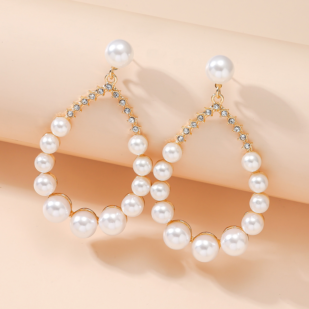 1 Pair Simple Style Round Inlay Alloy Pearl Zircon Gold Plated Drop Earrings display picture 1