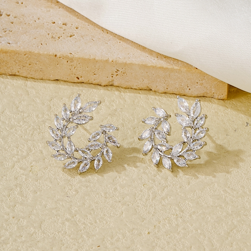 1 Pair Simple Style Leaves Hollow Out Inlay Copper Zircon Ear Studs display picture 4