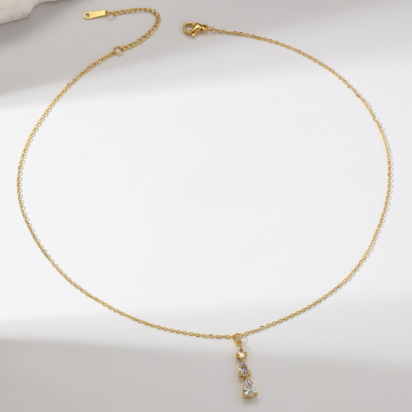 Einfacher Stil Wassertropfen Kupfer Überzug Inlay Zirkon Vergoldet Halskette Mit Anhänger display picture 3