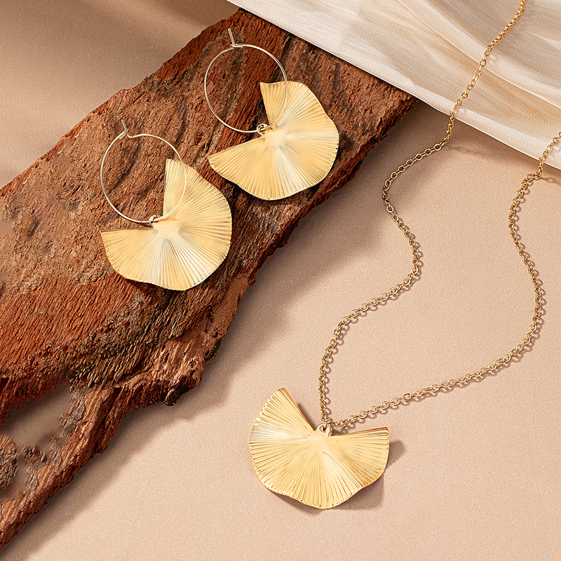 Retro Romantic Leaf Ginkgo Leaf Alloy Ferroalloy Plating 14k Gold Plated Women's Earrings Necklace display picture 3