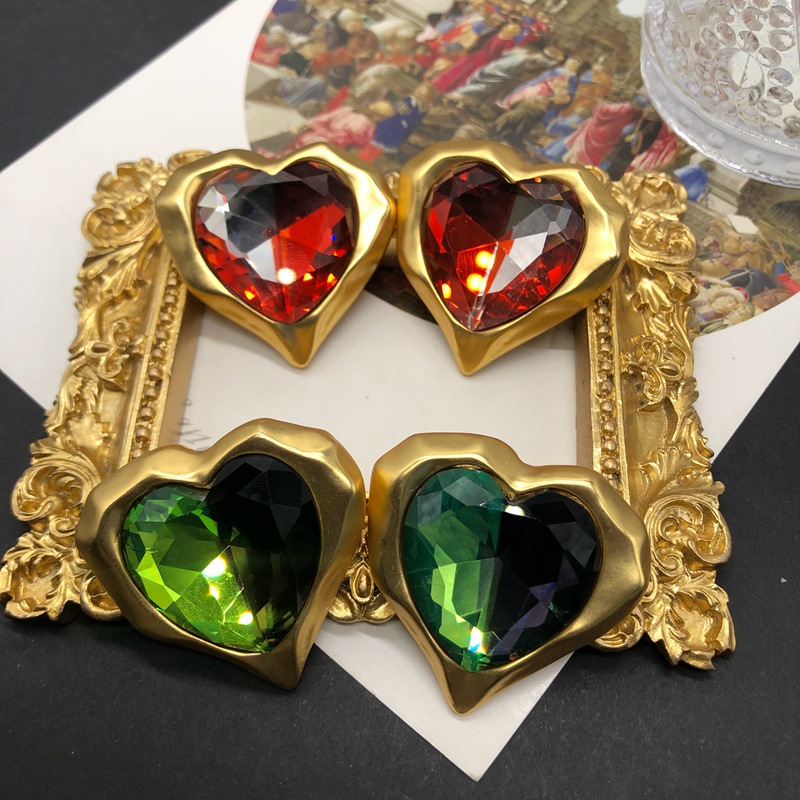 1 Pair Retro Heart Shape Plating Inlay Alloy Zircon Ear Studs display picture 2