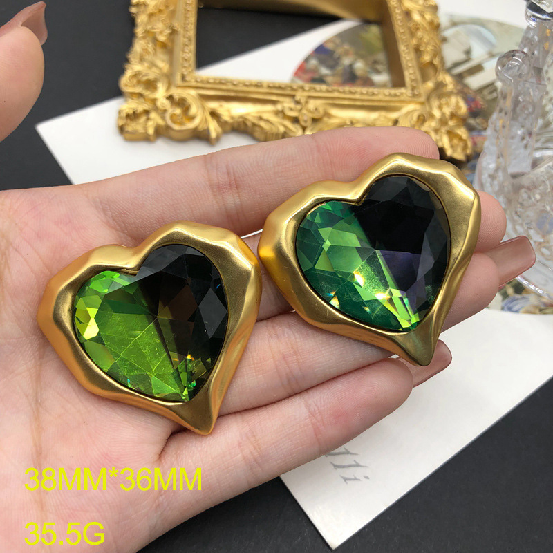 1 Pair Retro Heart Shape Plating Inlay Alloy Zircon Ear Studs display picture 3