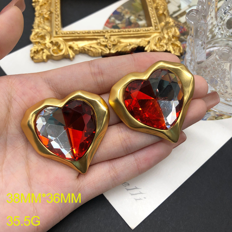 1 Pair Retro Heart Shape Plating Inlay Alloy Zircon Ear Studs display picture 4