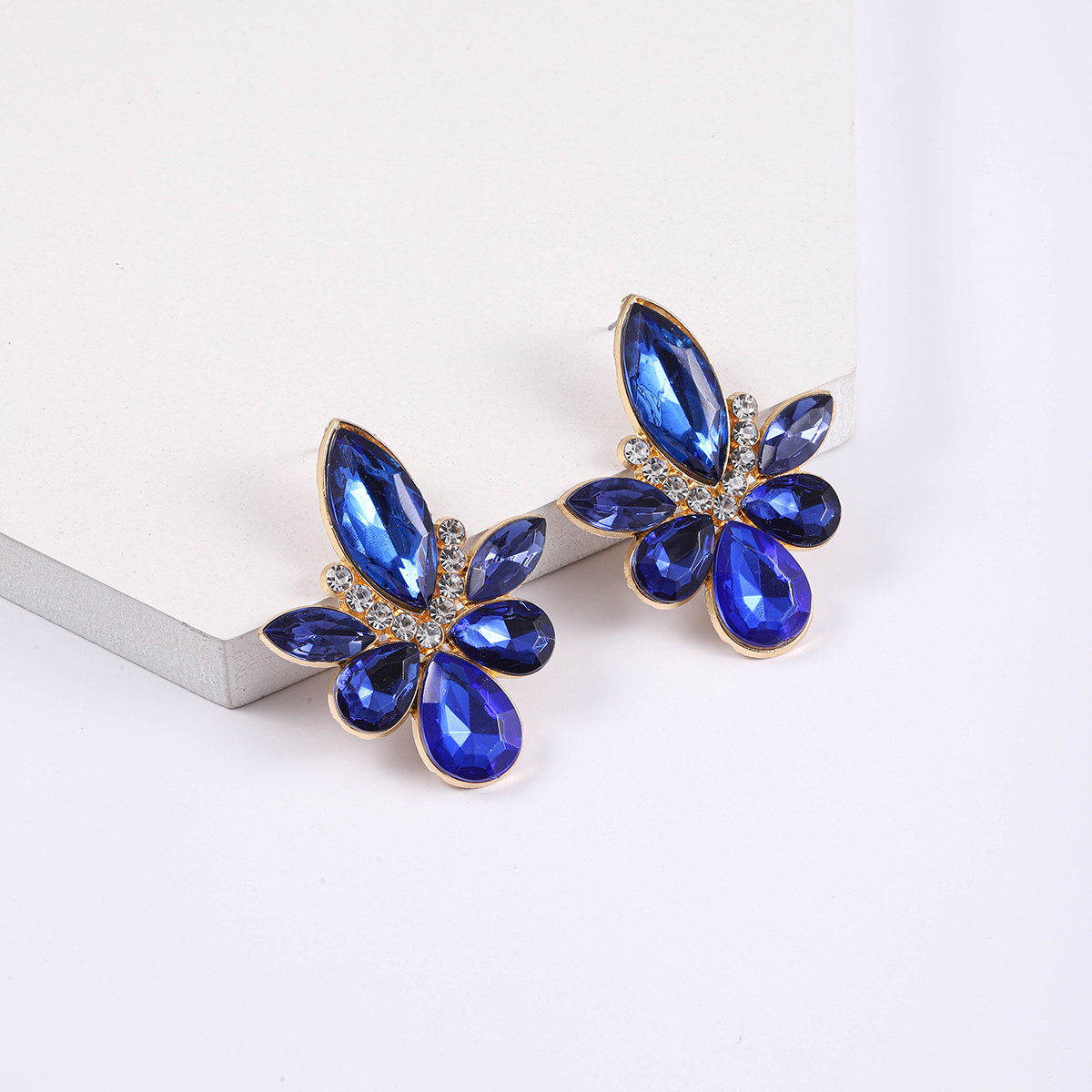 1 Pair Simple Style Commute Water Droplets Plating Inlay Alloy Rhinestones Silver Plated Ear Studs display picture 3