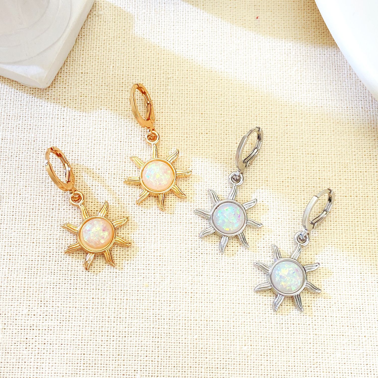1 Pair Vintage Style Sun Plating Inlay Alloy Opal Drop Earrings display picture 1