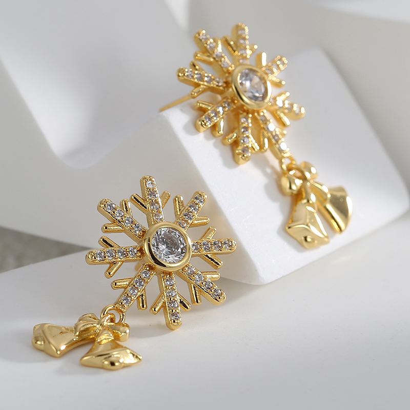 1 Pair Elegant Streetwear Snowflake Plating Inlay Copper Zircon 18k Gold Plated Ear Studs display picture 6