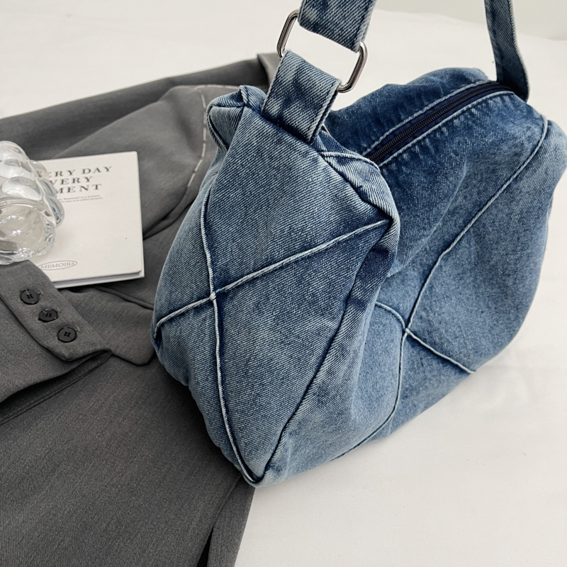 Women's Denim Solid Color Vacation Sports Sewing Thread Square Zipper Shoulder Bag Functional Backpack Messenger Bag display picture 3