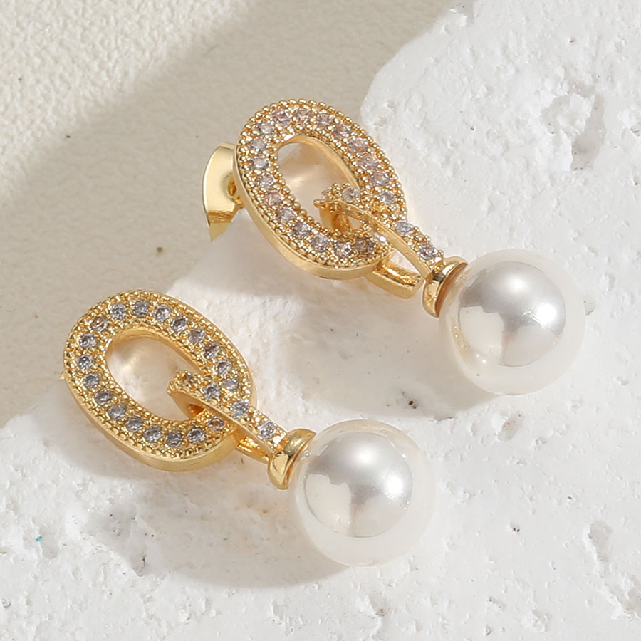 1 Pair Simple Style Classic Style Commute Deer Inlay Copper Artificial Pearls Zircon 14k Gold Plated Ear Studs display picture 5