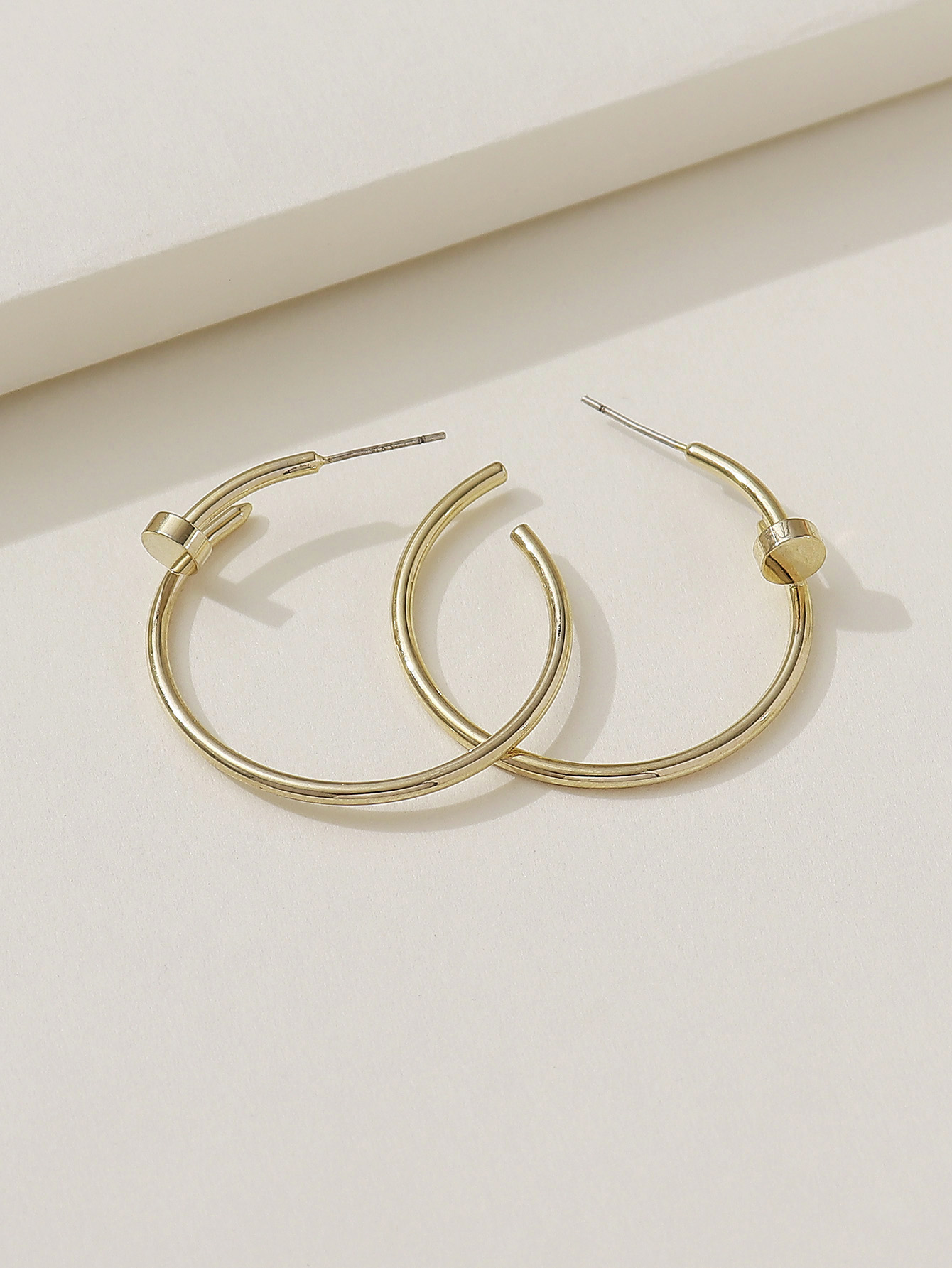 1 Pair Modern Style Classic Style Round Copper Hoop Earrings display picture 4