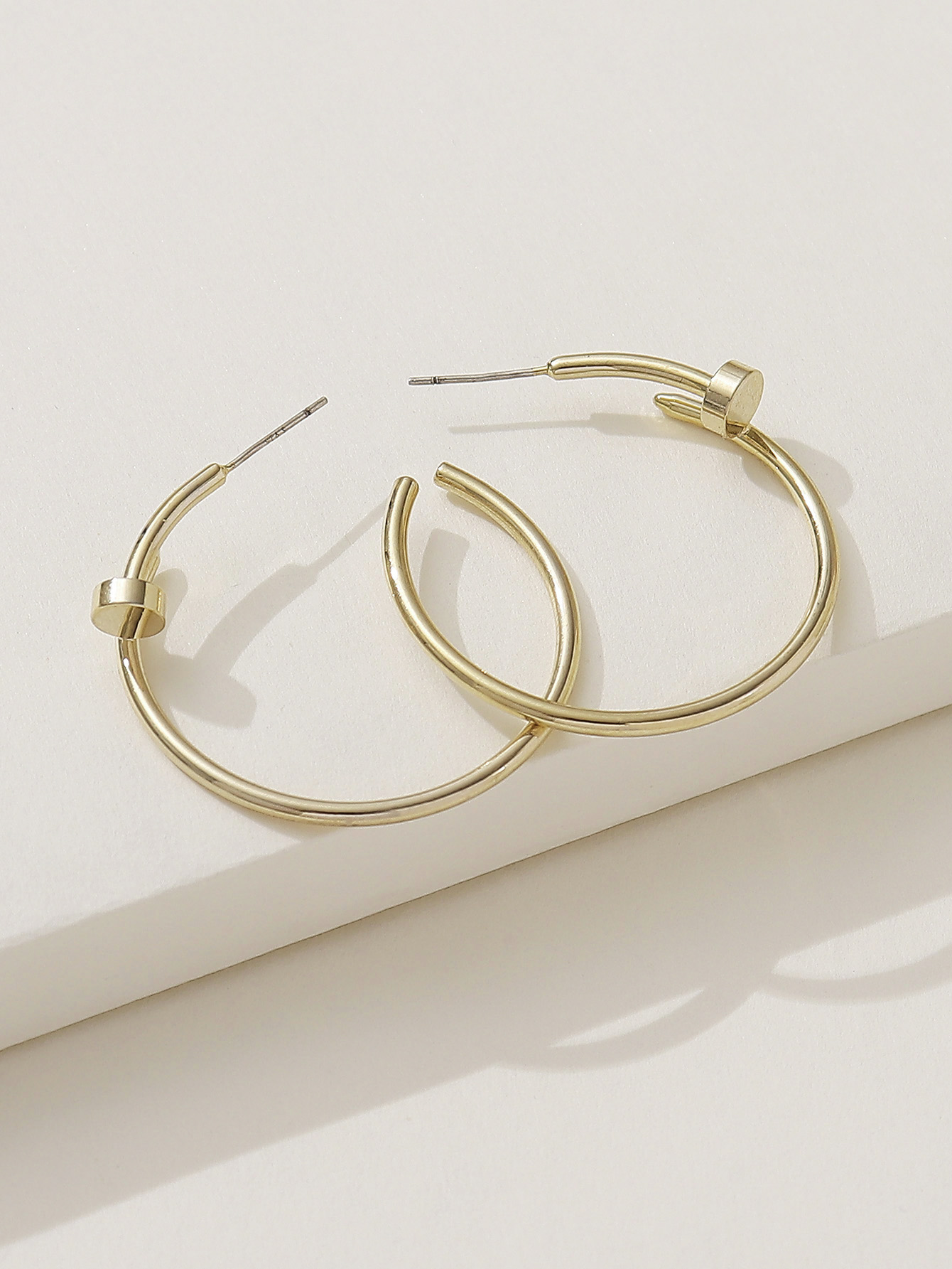1 Pair Modern Style Classic Style Round Copper Hoop Earrings display picture 5