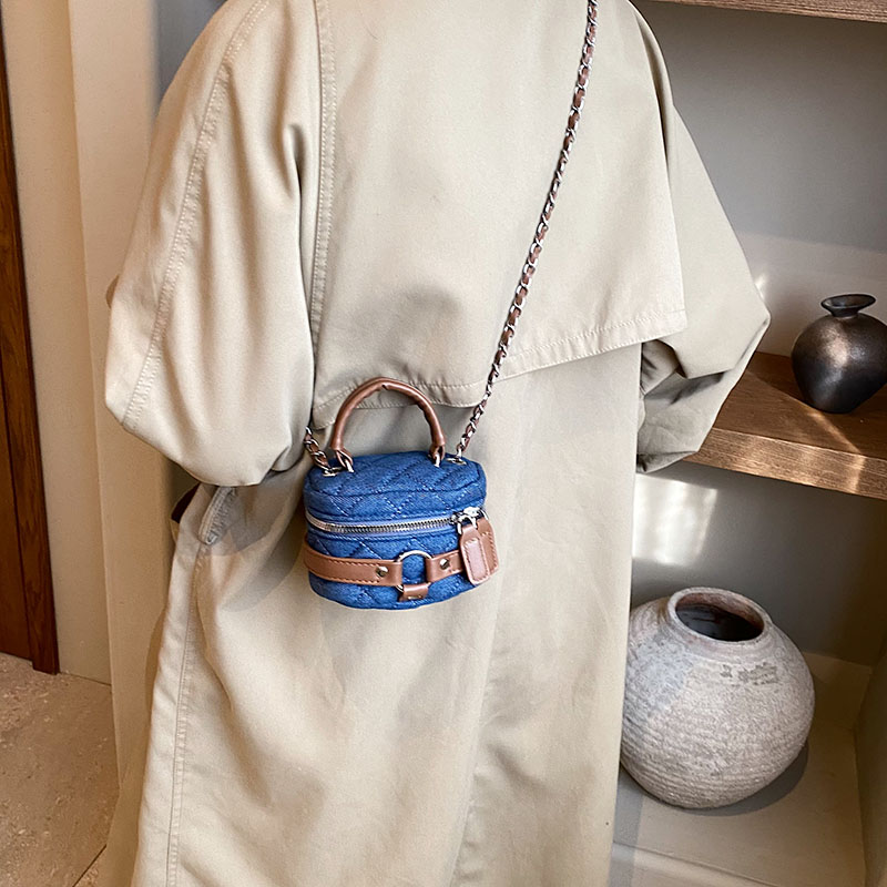 Women's Denim Solid Color Elegant Vintage Style Streetwear Sewing Thread Square Zipper Shoulder Bag Handbag Crossbody Bag display picture 2
