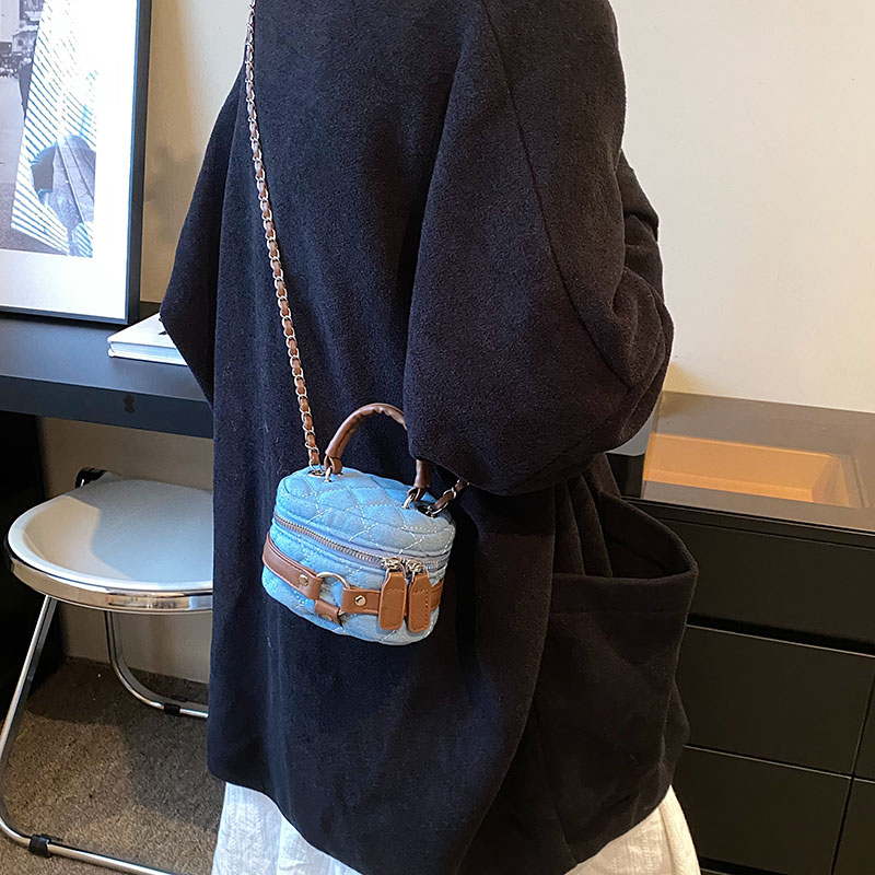 Women's Denim Solid Color Elegant Vintage Style Streetwear Sewing Thread Square Zipper Shoulder Bag Handbag Crossbody Bag display picture 4