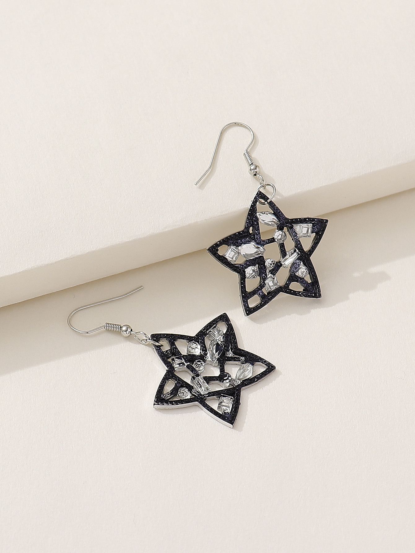 1 Pair Casual Elegant Shiny Star Hollow Out Arylic Drop Earrings display picture 7