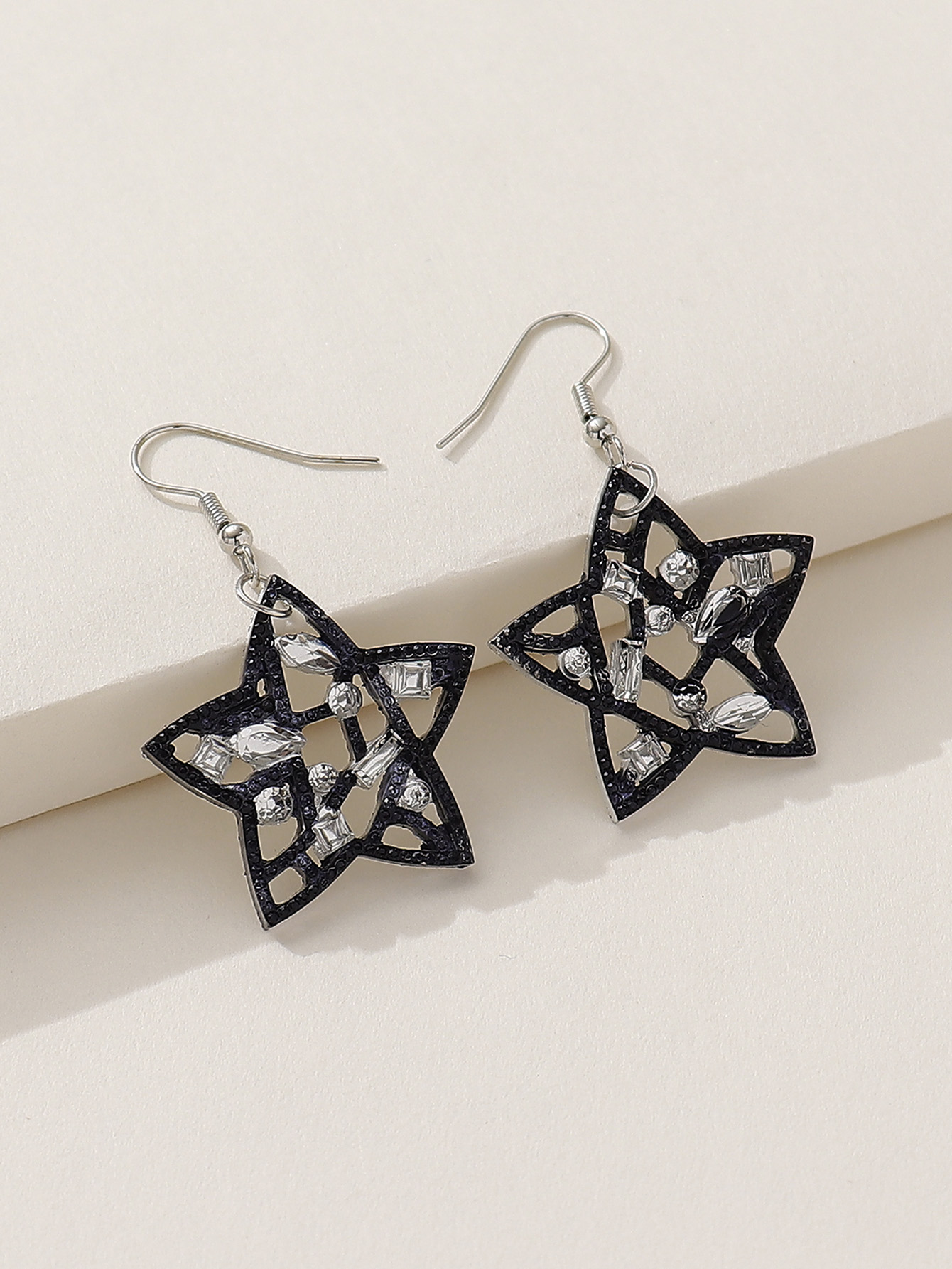 1 Pair Casual Elegant Shiny Star Hollow Out Arylic Drop Earrings display picture 5
