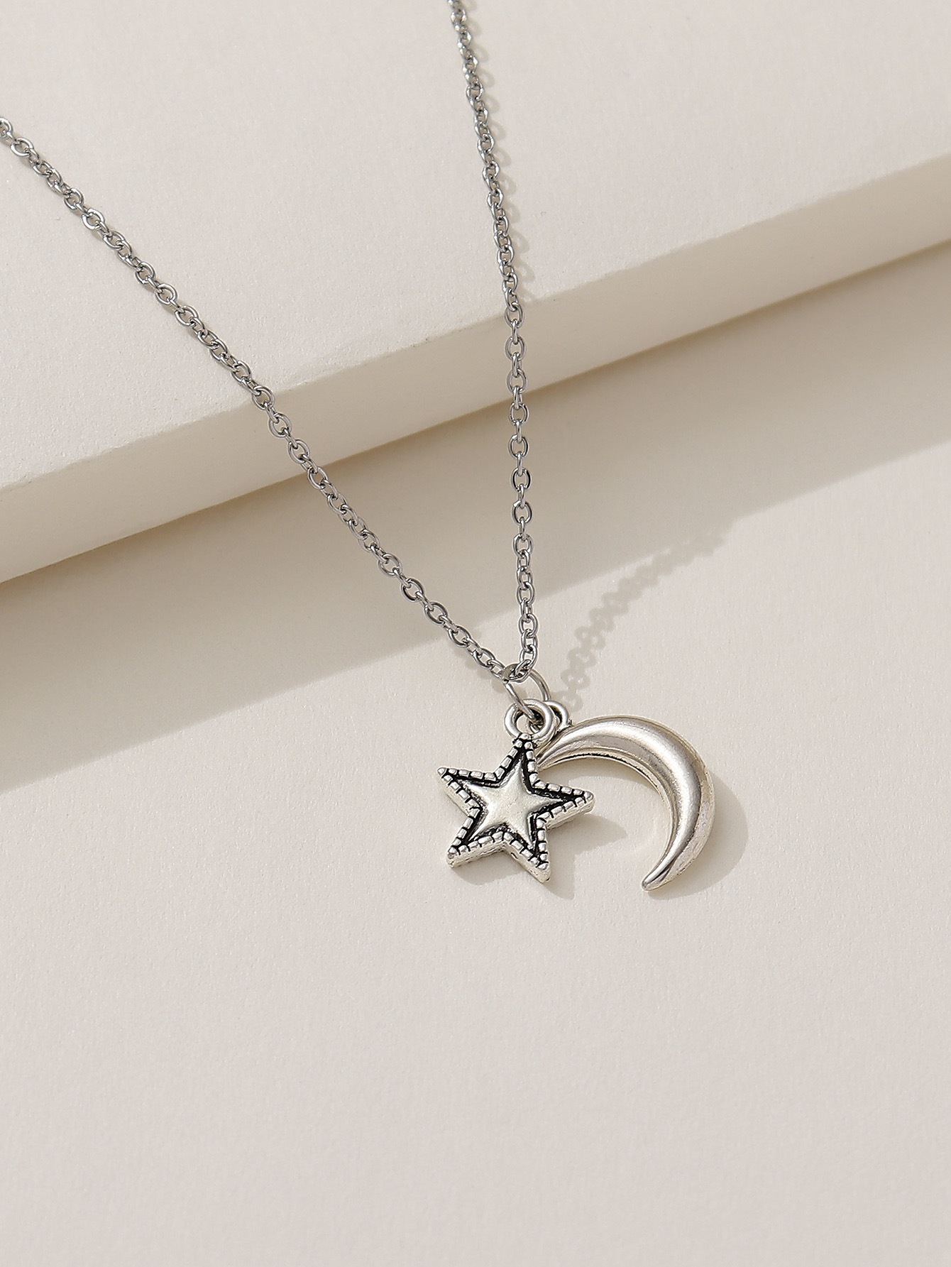 Casual Simple Style Classic Style Star Moon Alloy Three-dimensional Women's Necklace display picture 2