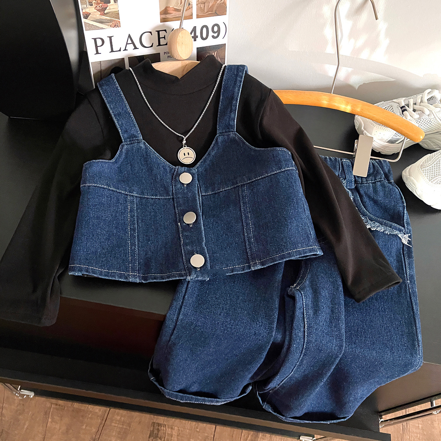 Streetwear Solid Color Button Cotton Spandex Polyester Girls Clothing Sets display picture 1