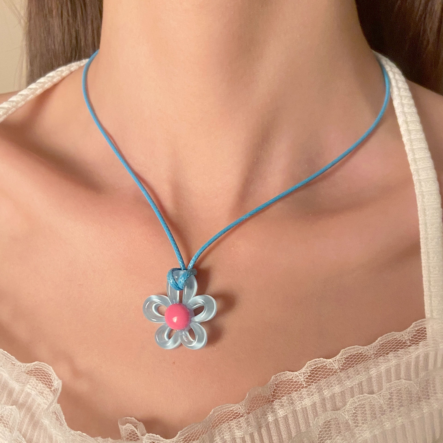 Modern Style Sweet Flower Arylic Wholesale Pendant Necklace display picture 2