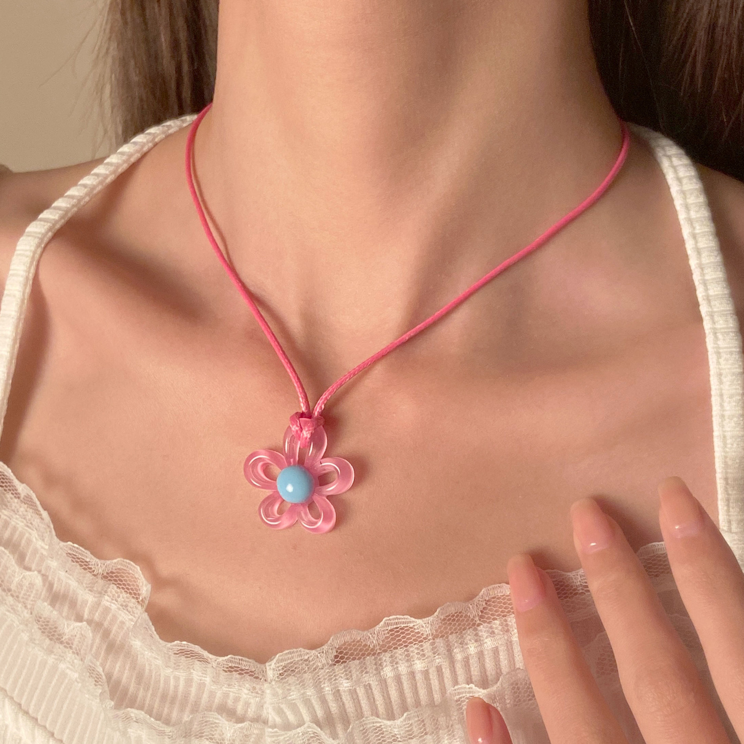 Modern Style Sweet Flower Arylic Wholesale Pendant Necklace display picture 4