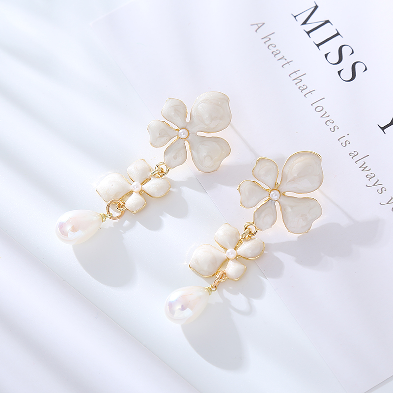 1 Pair Elegant Luxurious Flower Petal Enamel Alloy Drop Earrings display picture 5
