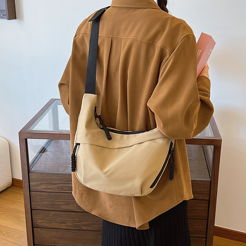 Unisex Canvas Solid Color Basic Dumpling Shape Zipper Shoulder Bag Crossbody Bag display picture 2