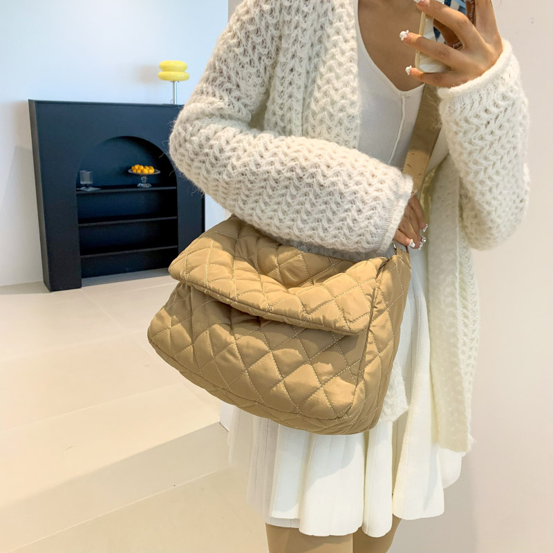 Women's All Seasons Cotton Solid Color Vintage Style Square Flip Cover Shoulder Bag display picture 6