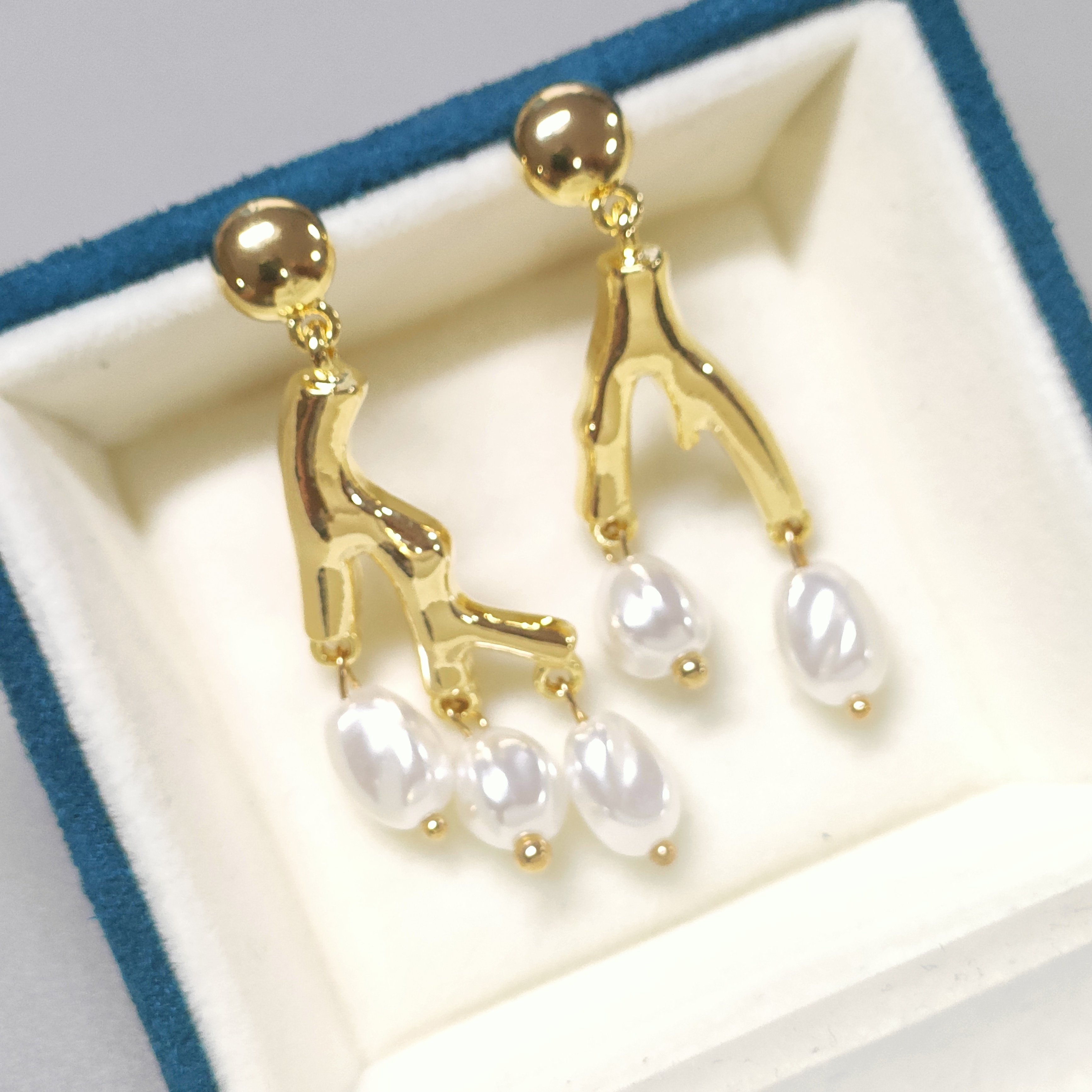 1 Pair Classical Retro Irregular Metal Gold Plated Drop Earrings display picture 2