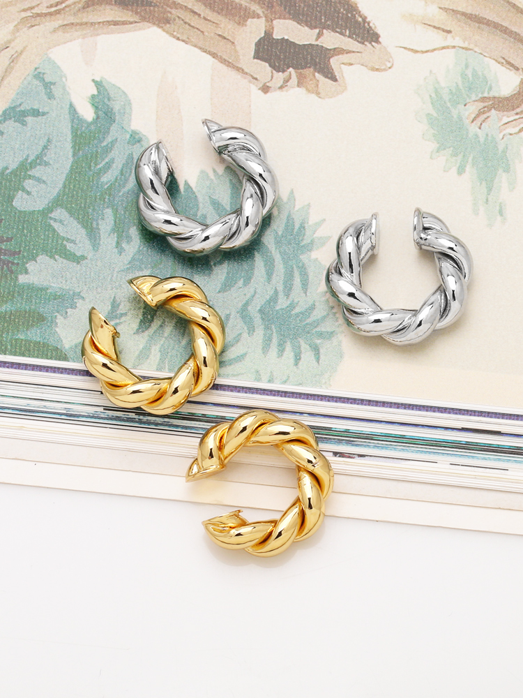 1 Pair Simple Style Twist Plating Copper 18k Gold Plated Hoop Earrings display picture 4