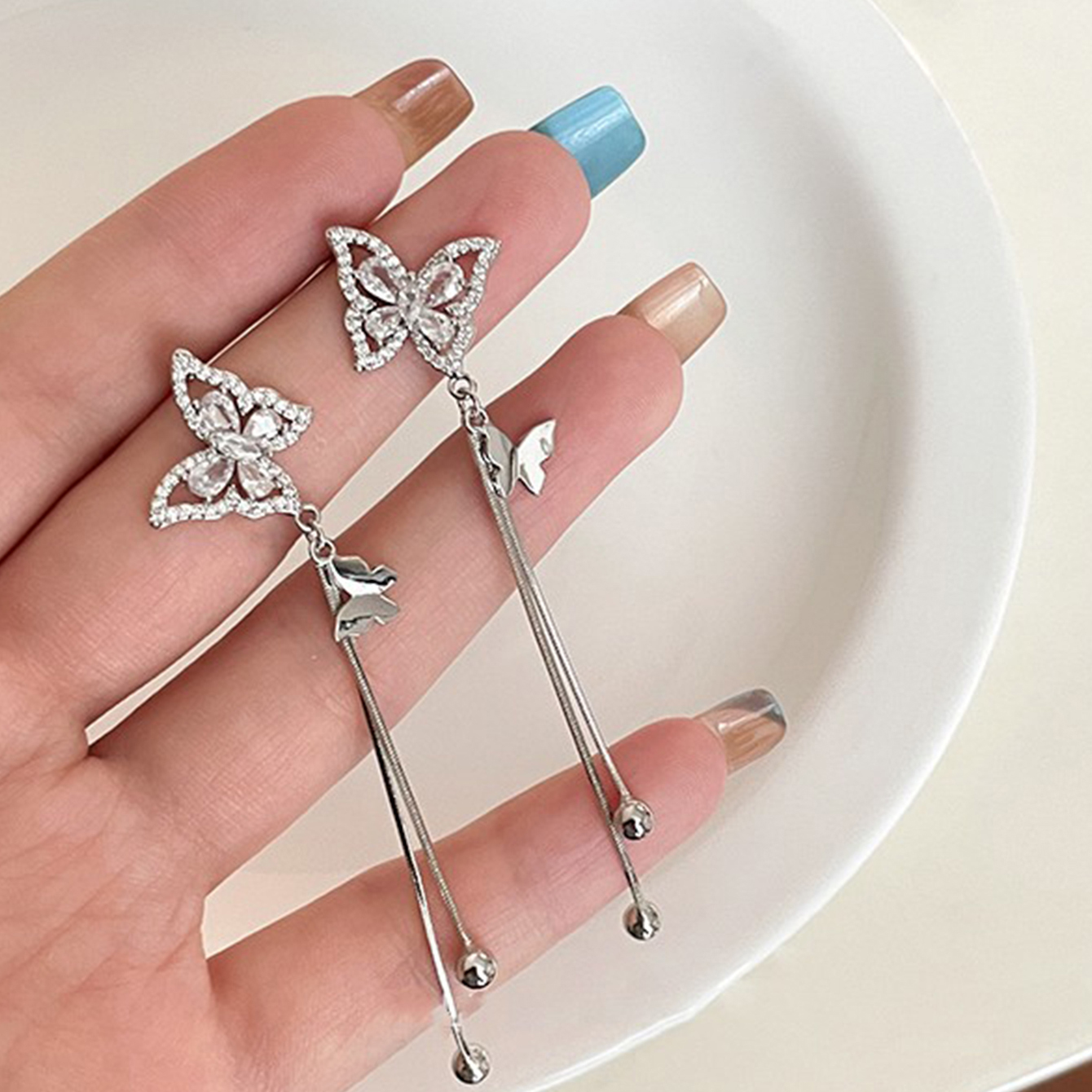 1 Pair Simple Style Butterfly Plating Inlay Alloy Rhinestones Silver Plated Drop Earrings display picture 5