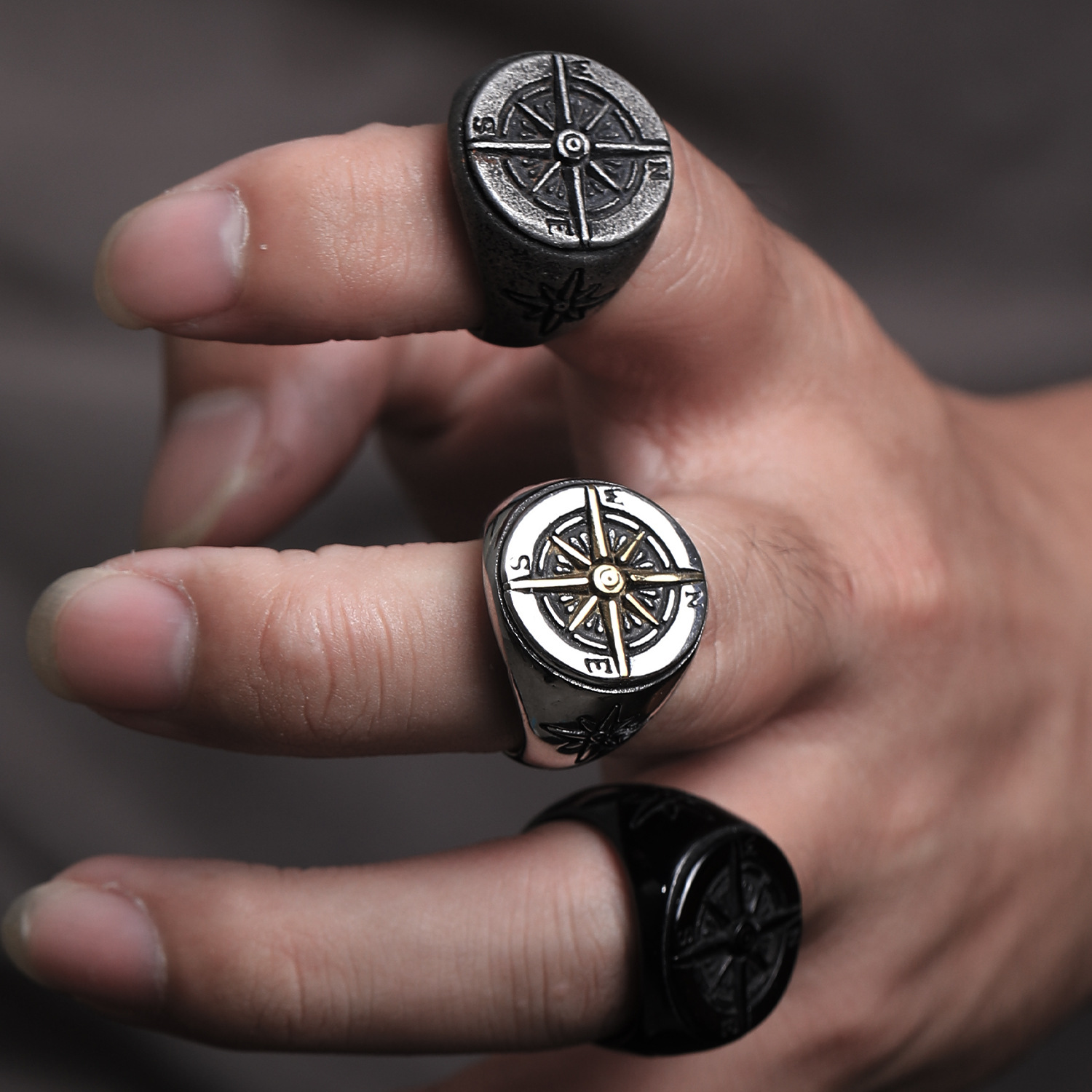 Hip-Hop Compass Titanium Steel Polishing 18K Gold Plated Men's Rings display picture 5